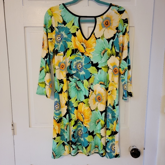 Salaam Vera Shift Dress - Picture 2 of 5